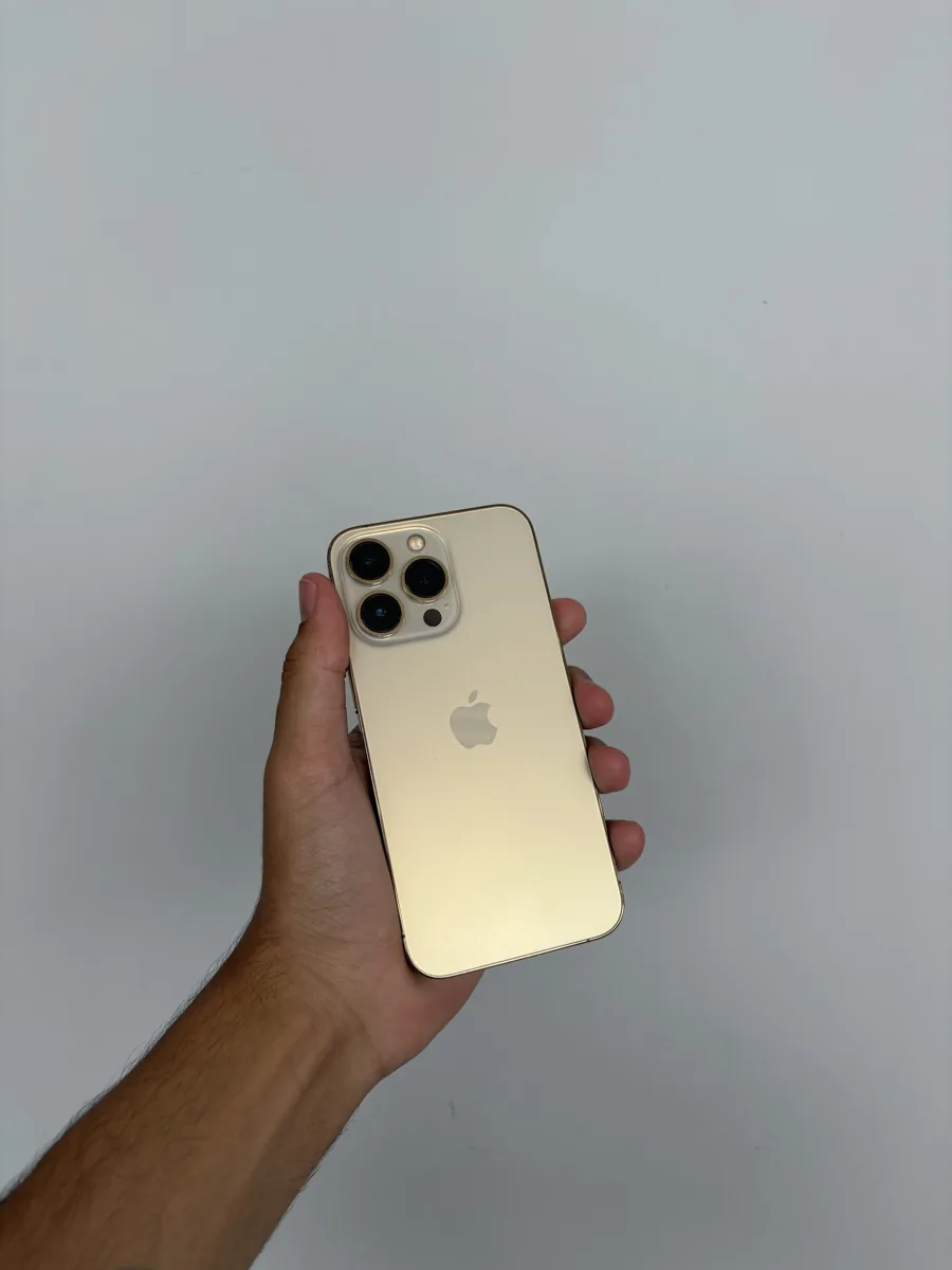 iPhone 13 Pro Dourado seminovo, foto real da unidade